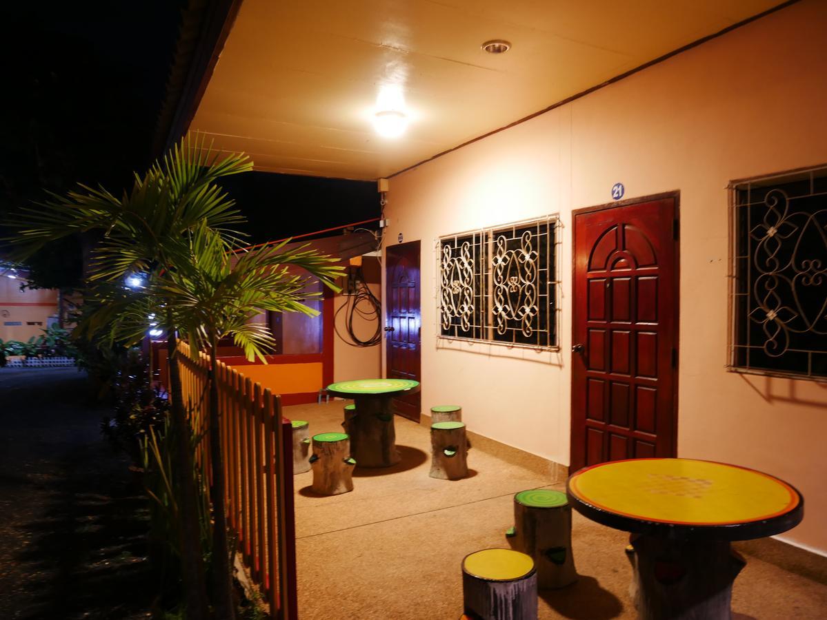 Khong Chiam Hotel Екстериор снимка